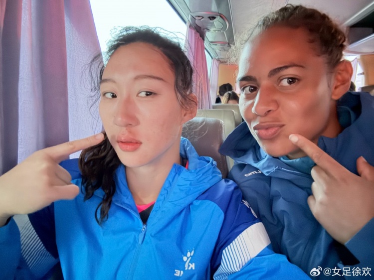  神勇！女足國門徐歡曬照，比賽中被球砸臉仍力保球門不失