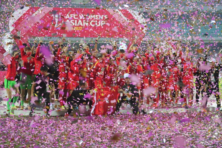  中國(guó)女足亞洲杯奪冠三周年！決賽3-2逆轉(zhuǎn)韓國(guó)，時(shí)隔16年再登頂